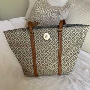 New, never been used TH purse! Large tote 👜 .